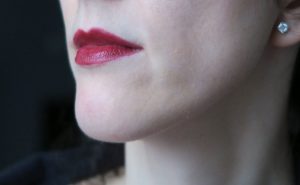 swatch-maybelline-shine-cumpulsion-130-spicy-sangria